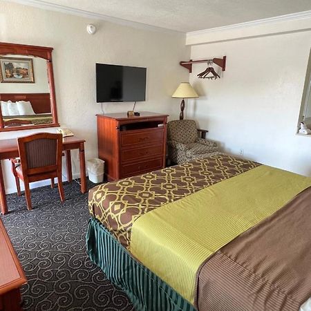 Americas Best Value Inn Hanford Zewnętrze zdjęcie