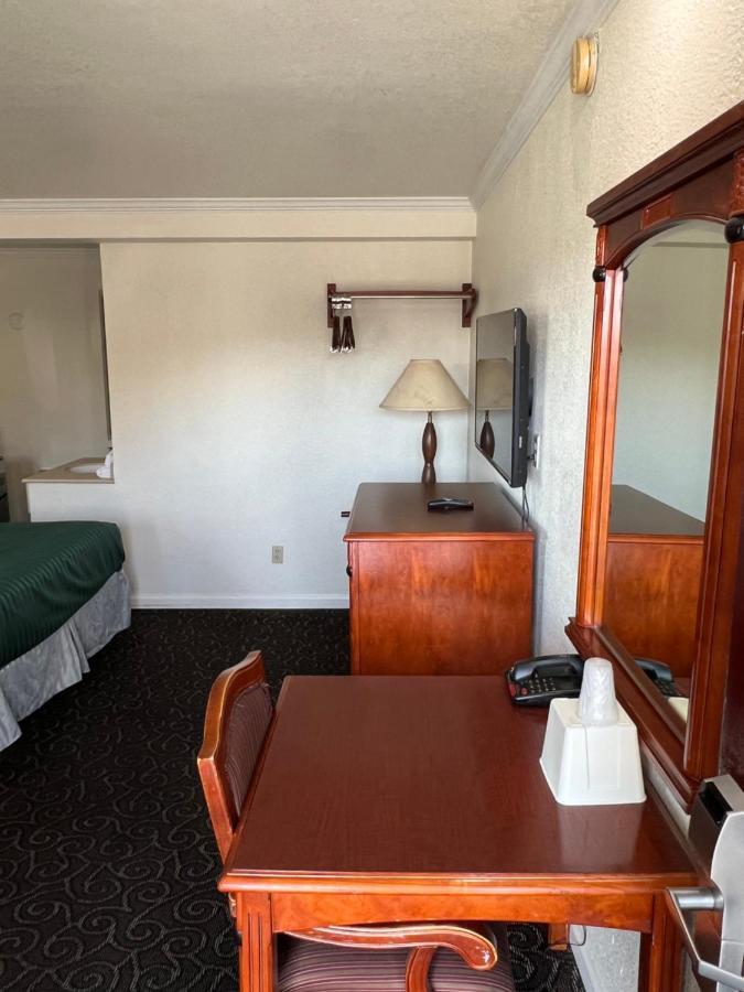 Americas Best Value Inn Hanford Zewnętrze zdjęcie