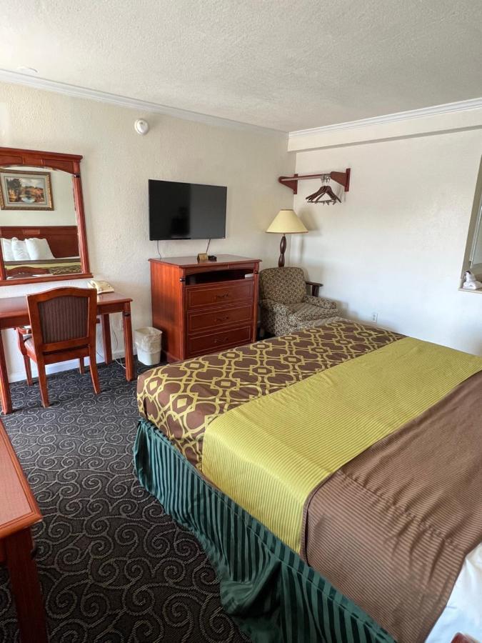 Americas Best Value Inn Hanford Zewnętrze zdjęcie