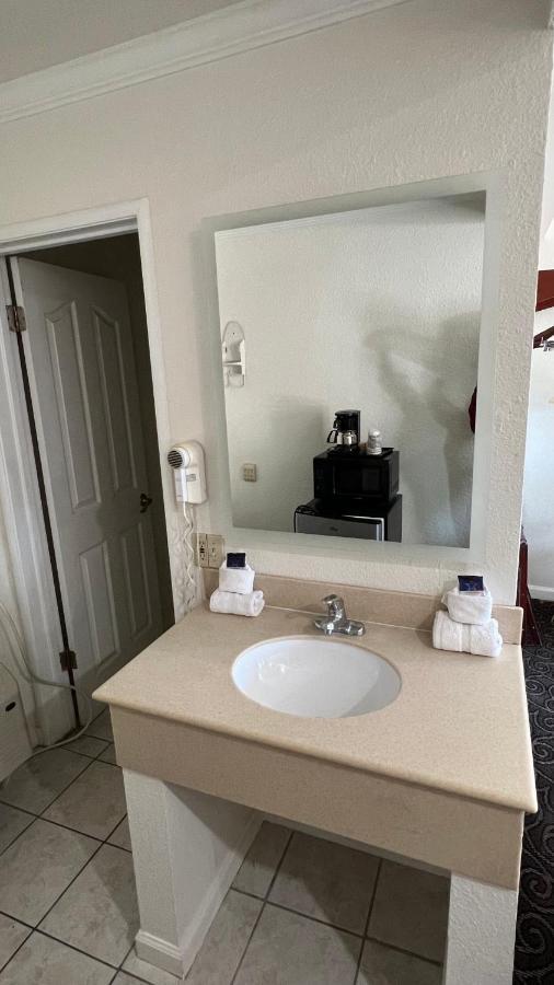 Americas Best Value Inn Hanford Zewnętrze zdjęcie