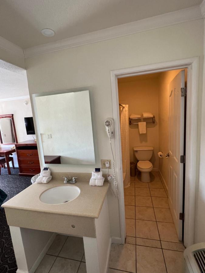 Americas Best Value Inn Hanford Zewnętrze zdjęcie