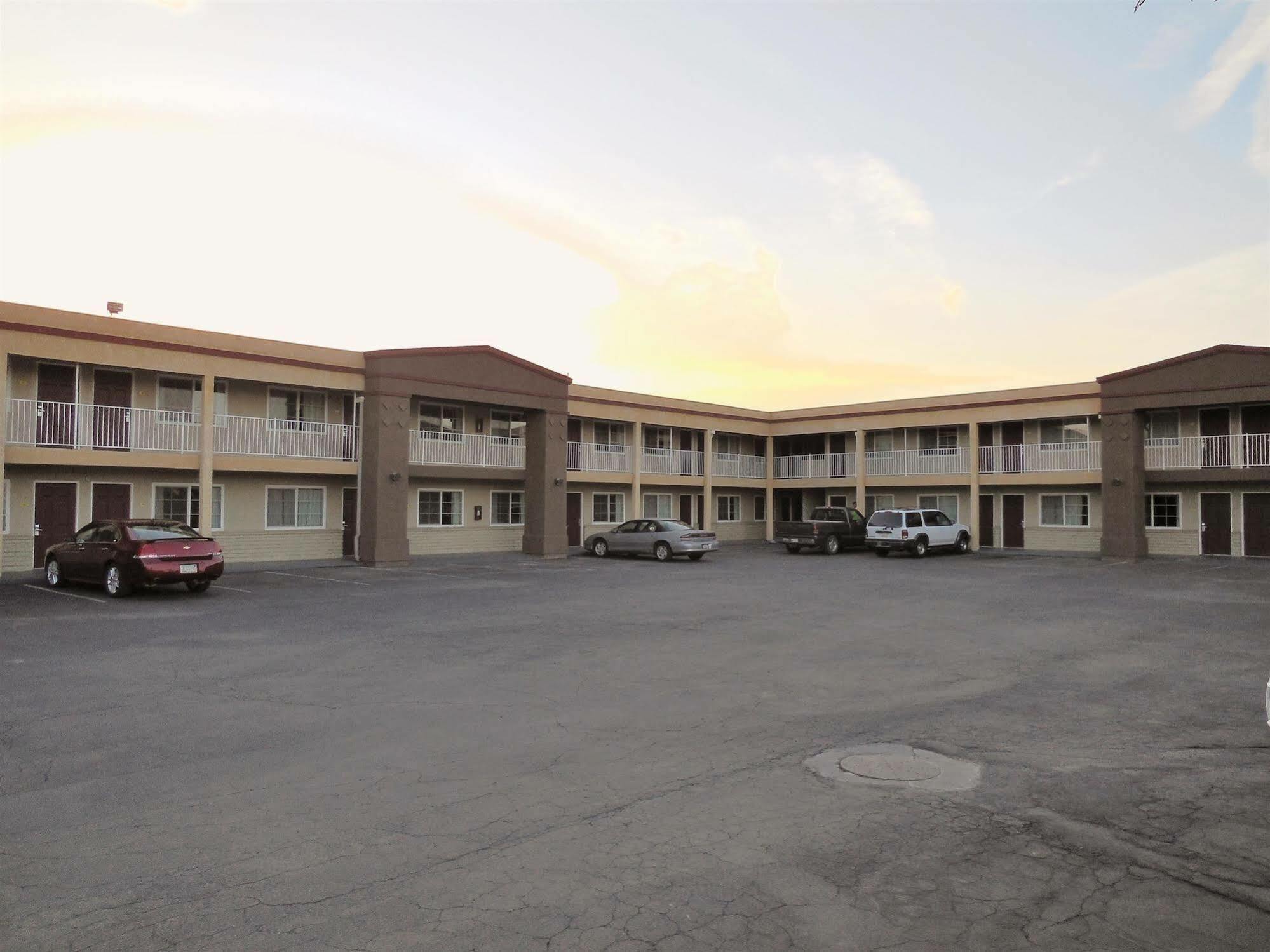 Americas Best Value Inn Hanford Zewnętrze zdjęcie